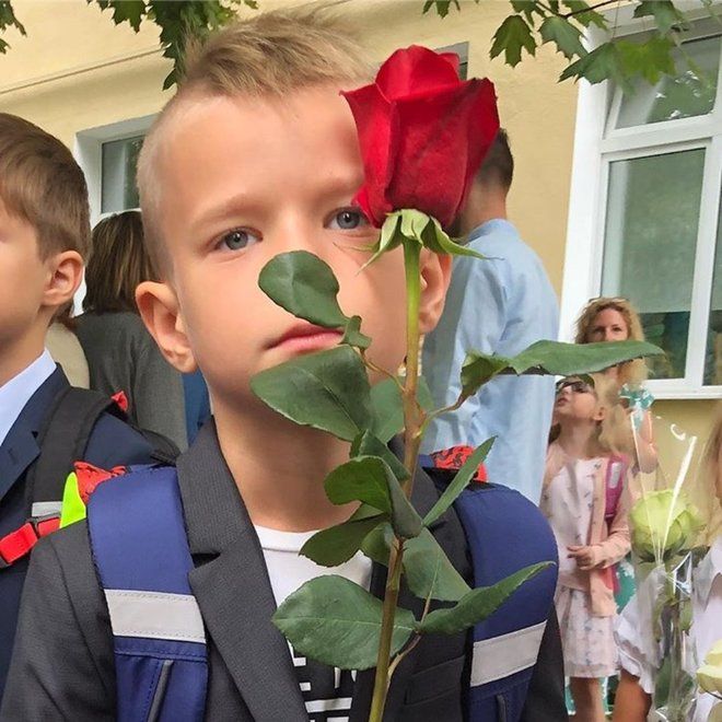 Младший сын Виктории Толстогановой, Иван, пошел в школу