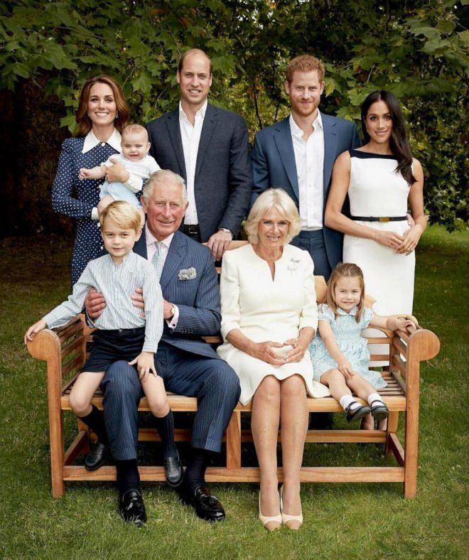 Новый портрет британской королевской семьи к юбилею принца Чарльза
