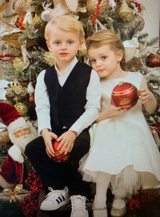 Наследный принц Жак Оноре Ренье и принцесса Габриэлла Тереза Мария, дети князя Монако Альбера II и княгини Шарлен /   Instagram  @hshprincesscharlene
