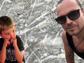 Смотрите под ноги: зачем Алексей Чадов с сыном изучают мрамор
