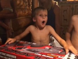 Видео: когда сын получил подарок мечты