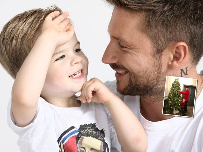 Сергей Лазарев с 4-летним сыном продемонстрировали новогодний family look Сергей Лазарев с 4-летним сыном продемонстрировали новогодний family look