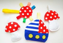 Игрушки погремушки из самых маленьких остатков ткани Игрушки погремушки из самых маленьких остатков ткани
