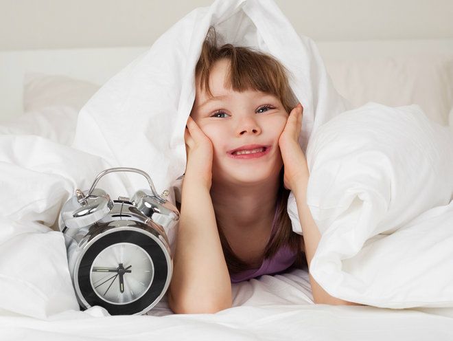 10 советов, которые помогут разбудить ребенка быстро и без слез