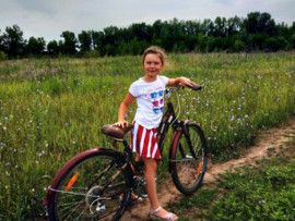 Фигуристка Мария Петрова купила дочке взрослый велосипед
