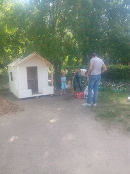 Трудимся на благо детского садика Трудимся на благо детского садика