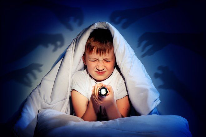 Совет дня: помогите ребенку преодолеть страх темноты с помощью… театра