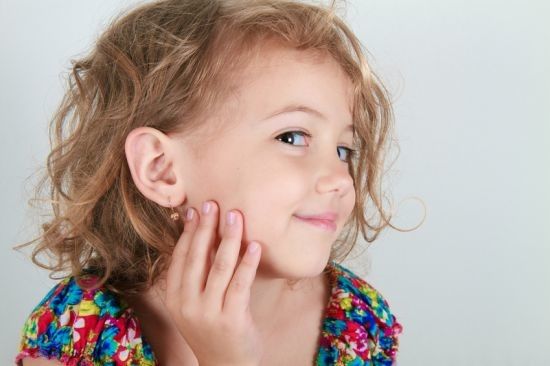Интересно, а существуют ли сейчас девочки, которым больше 3-5 лет и у них не проколоты уши??? Интересно, а существуют ли сейчас девочки, которым больше 3-5 лет и у них не проколоты уши???