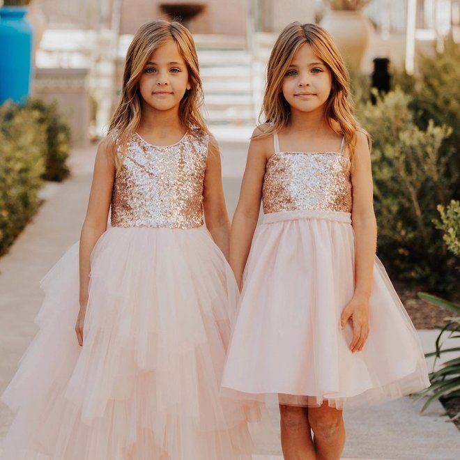 Двойная красота: девочки-близняшки стали известны на весь мир