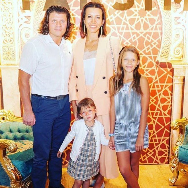 Елена Борщёва с мужем и дочками