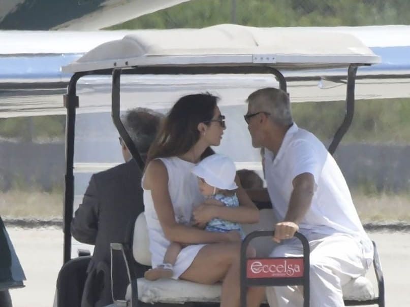 Джордж и Амаль Клуни с детьми покидают Сардинию