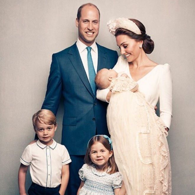 Принц Уильям, Кейт Миддлтон и их дети - принц Джордж, принц Луи и принцесса Шарлотта
