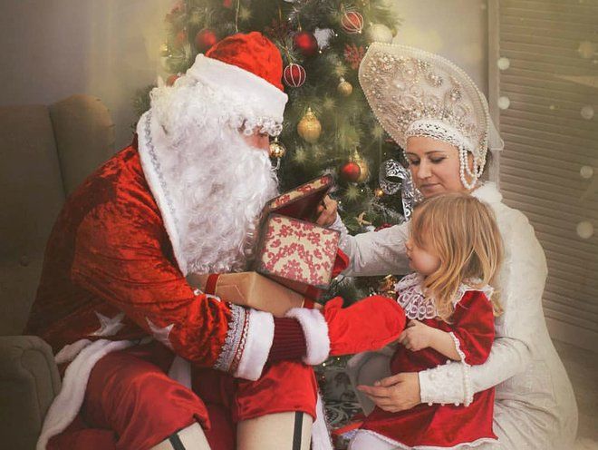 Совет дня: как объяснить малышу, почему в новогодние дни Дедов Морозов много