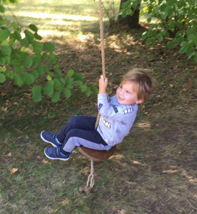 Марина Юдашкина подарила внукам домик на дереве
