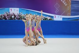 Лишила детей детства. Лишила детей детства.