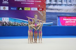 Лишила детей детства. Лишила детей детства.