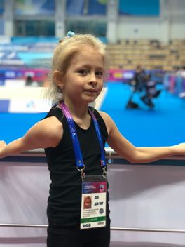 Лишила детей детства. Лишила детей детства.
